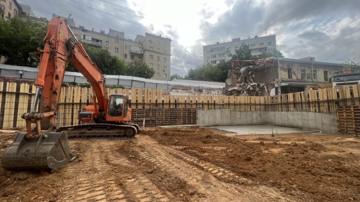 Разработка котлована ул. Лавров переулок