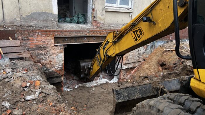 Выемка грунта подвала на ул. Трофимова